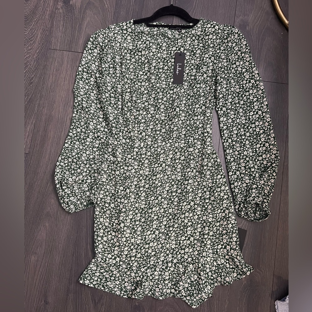 NWT Green floral open back Lulus dress